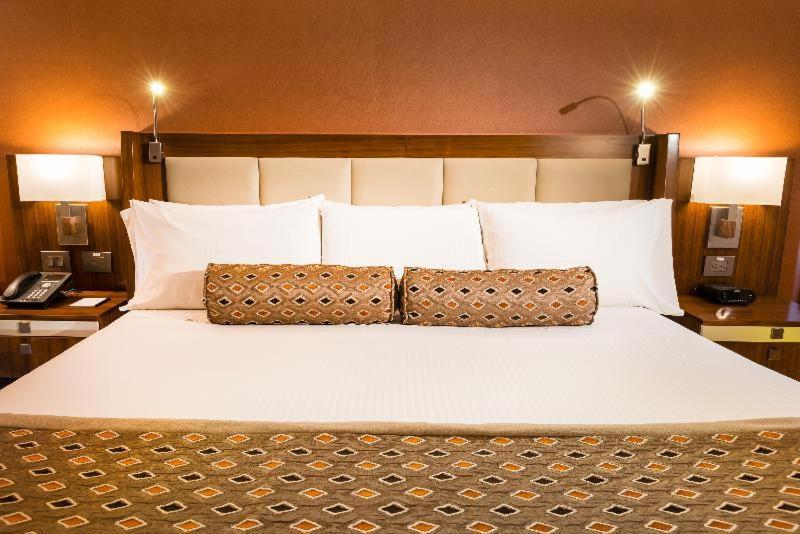 Hotel Dann Carlton Bogotá Værelse billede A bed